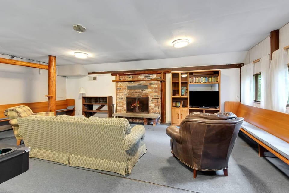 Front Lodge at Rainier Lodge, 1 min drive to Mt Rainier entrance Campground/ 
RV Resort in Washington