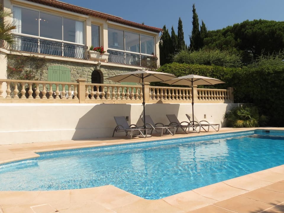 Villa spacieuse avec piscine privée et climatisation à Sainte-Maxime, idéale pour 10 personnes - FR-1-780-16 Villa in Sainte-Maxime