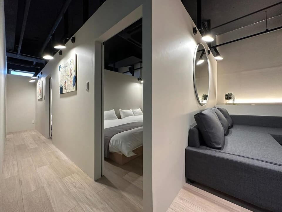 Seating area, Bedroom