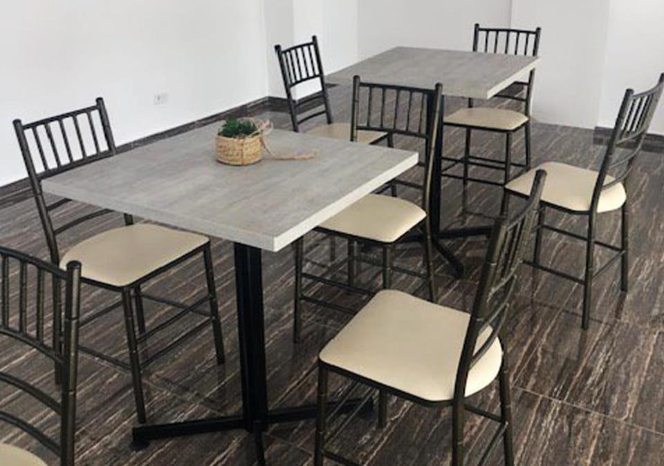 Coffee/tea facilities, Dining area