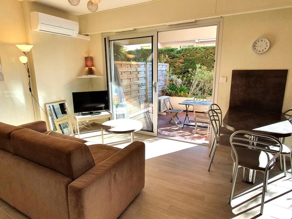 Studio climatisé avec parking, 4 pers, centre Sainte-Maxime - FR-1-780-61 Apartment in Sainte-Maxime