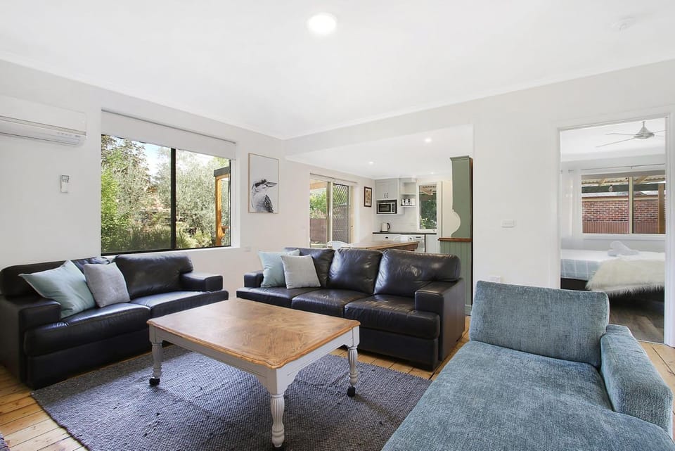 Cobden & Wills & Studio House in Porepunkah