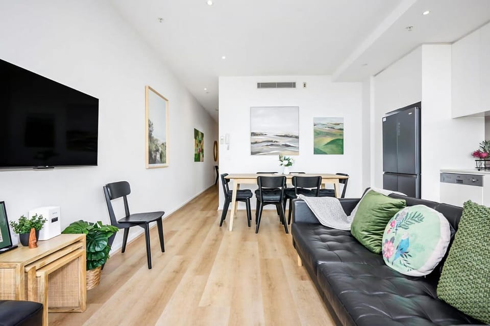 Stylish Urban Retreat Prime Location Apartment in Melbourne