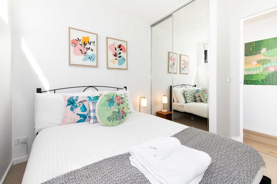 Stylish Urban Retreat Prime Location Apartment in Melbourne