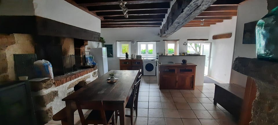 La petite maison de Chavroches - proche du Pal House in Auvergne-Rhône-Alpes