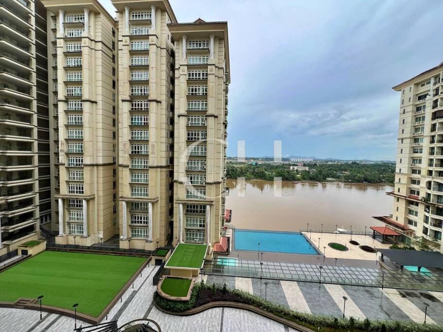 Kuching Riverine Diamond @ 4 pax Apartment in Kuching