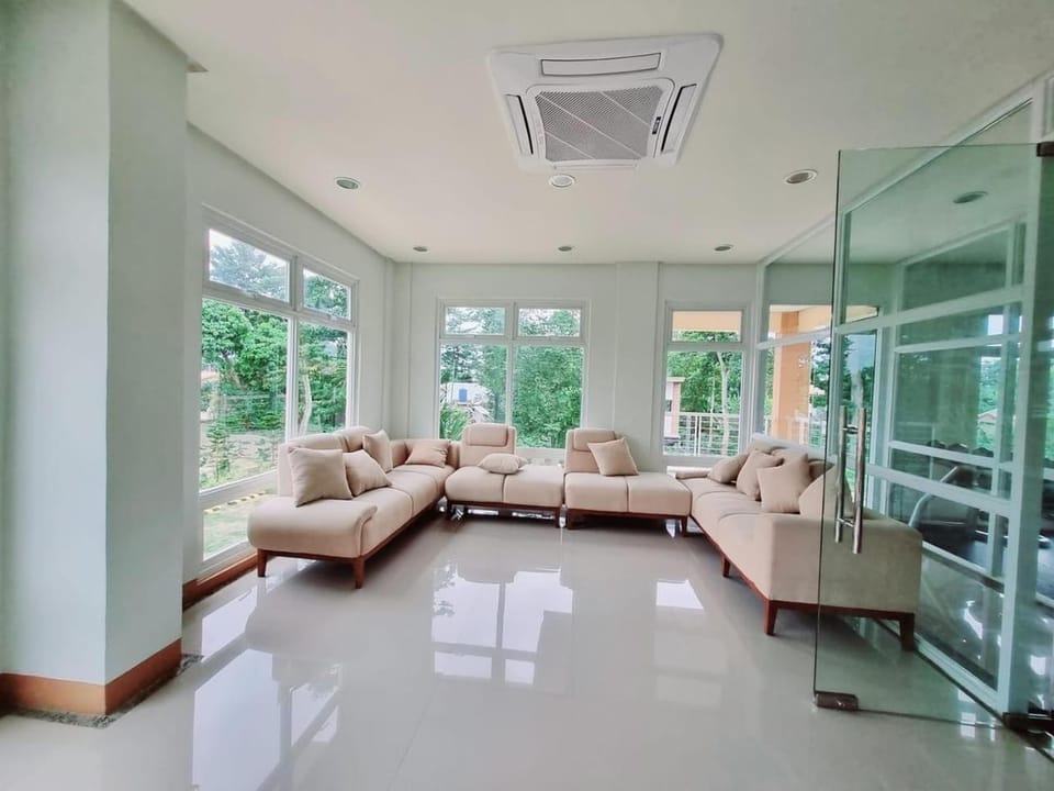 Balcony Breeze Palawan Apartment in Puerto Princesa