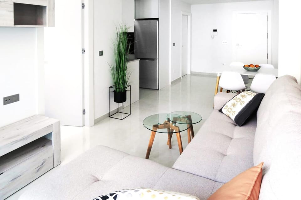 Bed, TV and multimedia, Kitchen or kitchenette, Living room, Photo of the whole room, Seating area