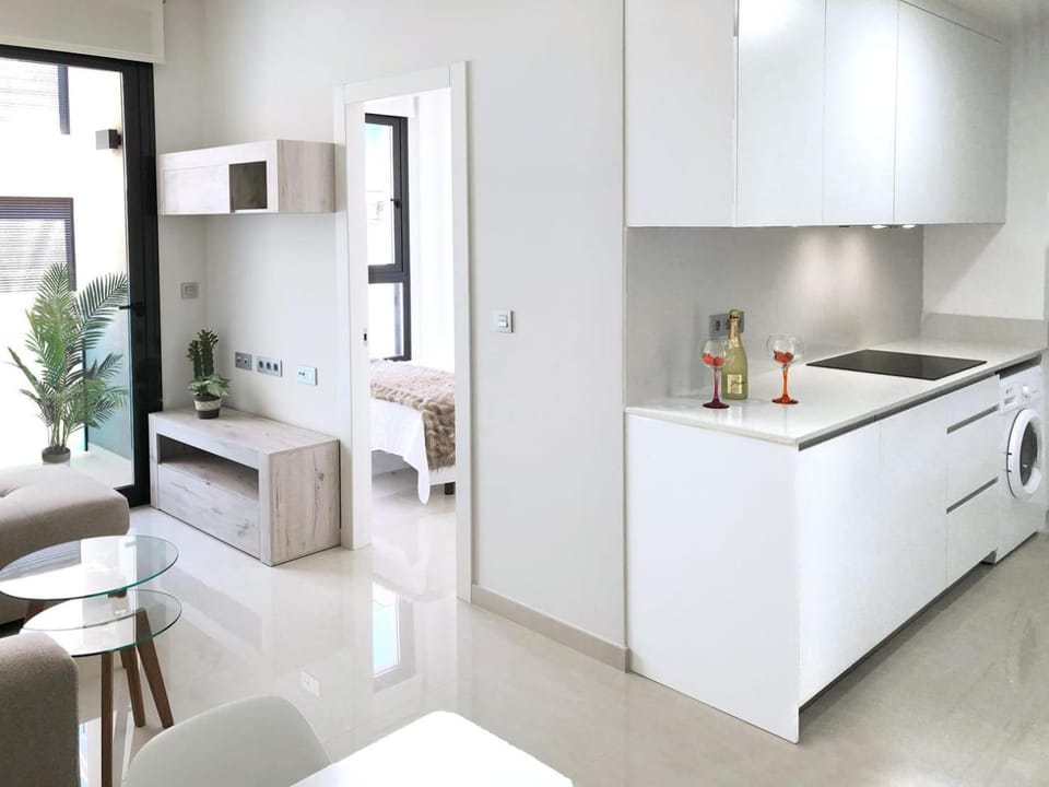 Bed, Kitchen or kitchenette, Living room, Seating area, pet friendly, stove
