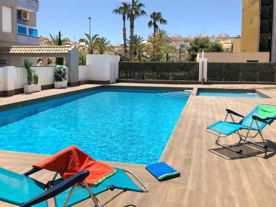 Patio, Day, Swimming pool, sunbed