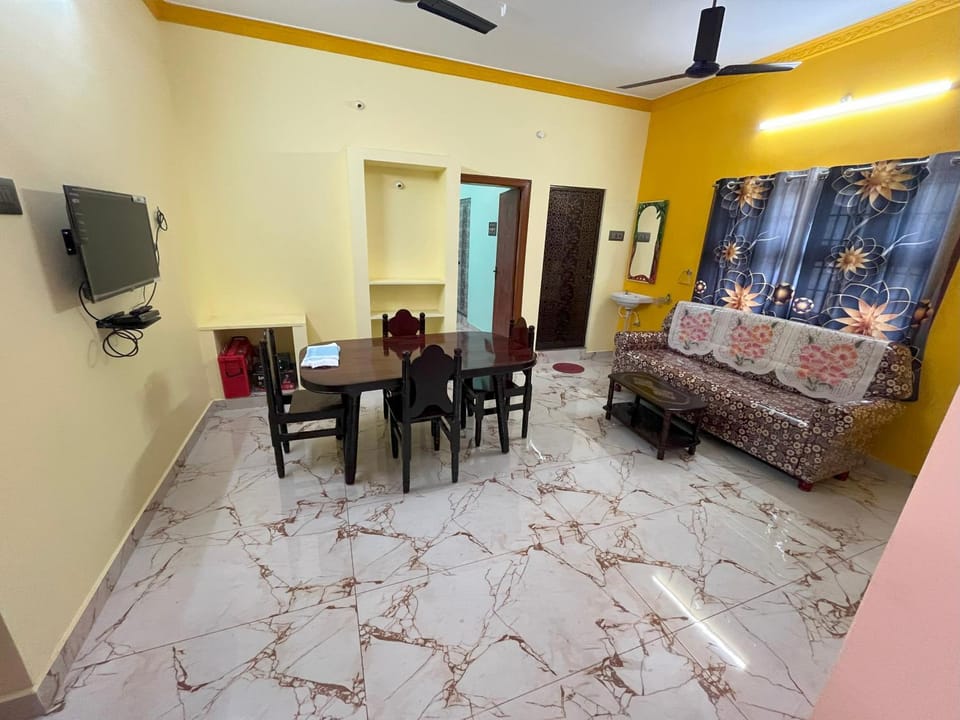 Seating area, Dining area, Evening entertainment, fireplace, air conditioner