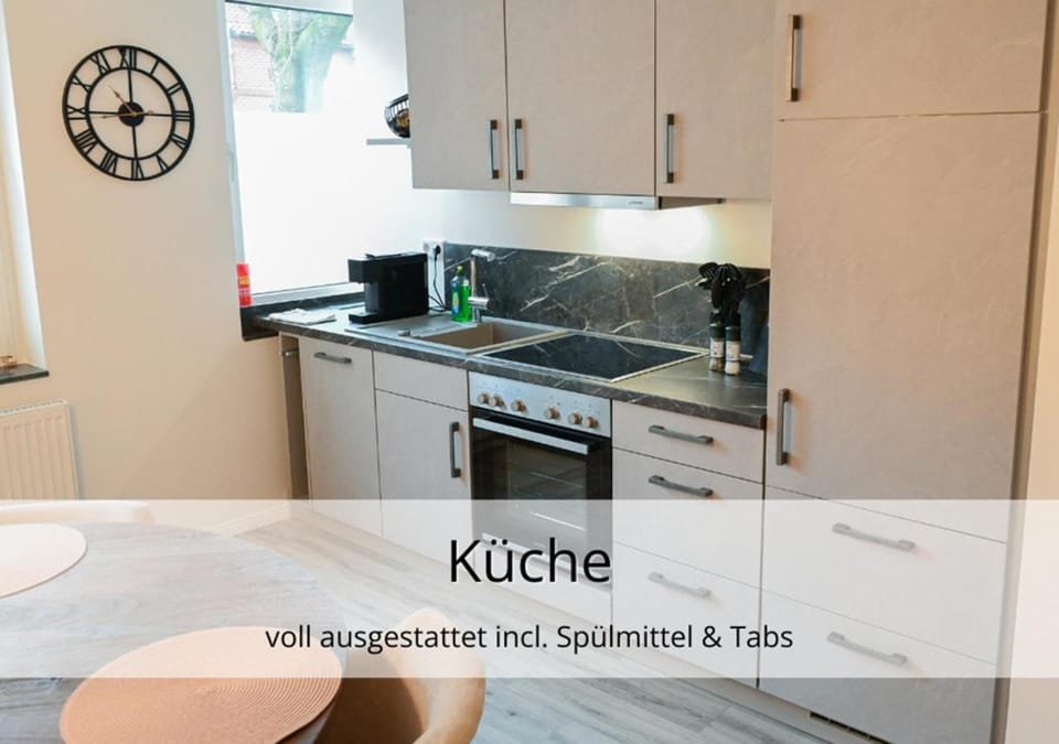 Kitchen or kitchenette, dishwasher, stove