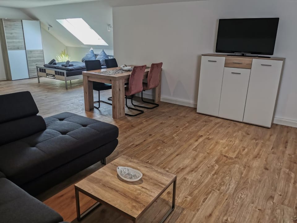 TV and multimedia, Living room, Seating area, Dining area, Bedroom