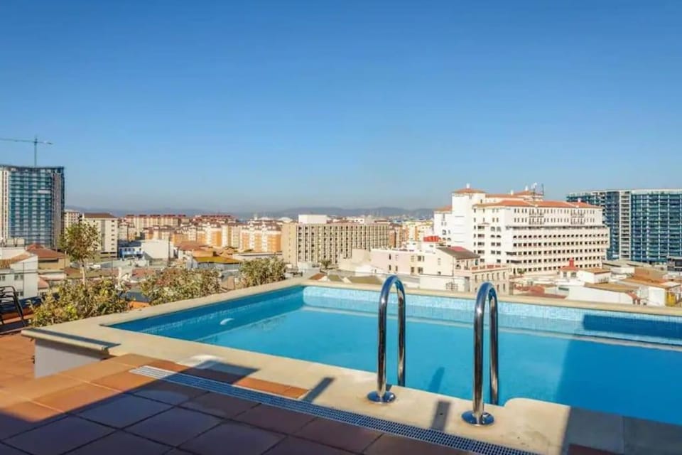 Day, City view, Pool view, Swimming pool, sunbed