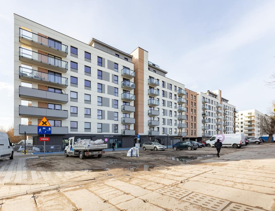 Property building, Neighbourhood, Location