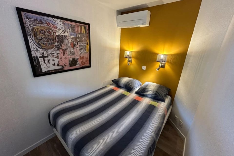 L'Anse de Pramousquier T2 Vue Mer ! Bord de plage Apartment in Le Lavandou