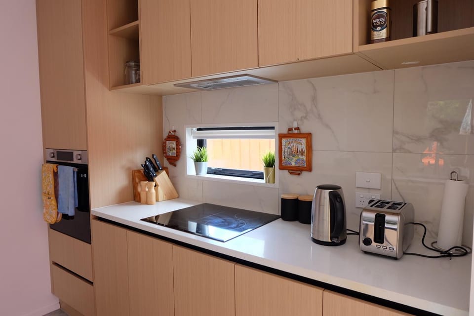 Coffee/tea facilities, Kitchen or kitchenette, minibar, stove, toaster