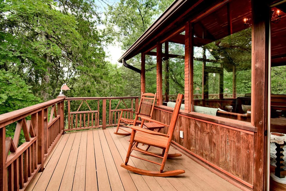 HOT TUB Nature Retreat7 min to Eureka House in Eureka Springs
