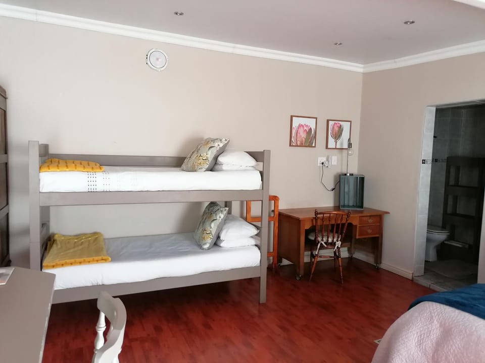 Hill Manor Room 2 Self catering unit Bed and Breakfast in North West, South Africa