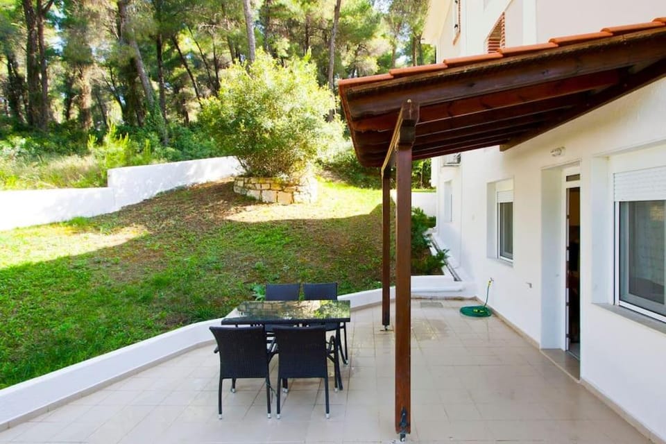 Property building, Garden, Balcony/Terrace, Dining area