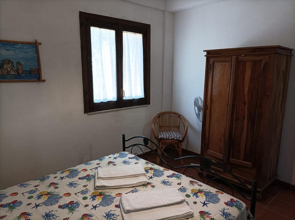 Photo of the whole room, wardrobe
