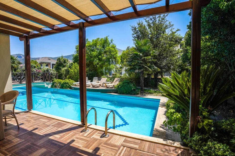 Patio, Garden view, Pool view, Swimming pool, sunbed