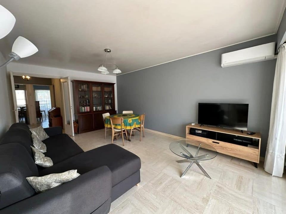 Communal lounge/ TV room, TV and multimedia, Living room