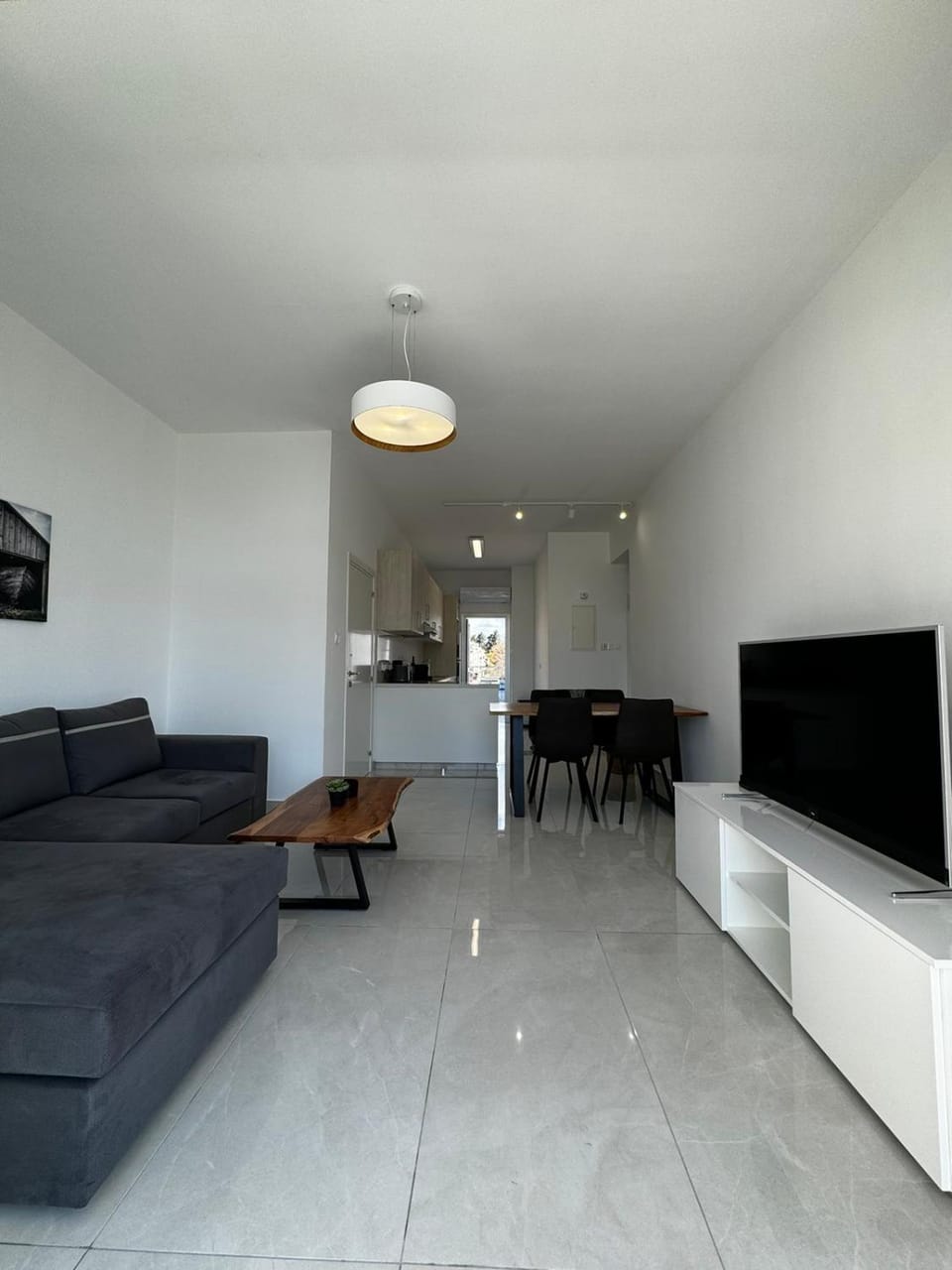TV and multimedia, Kitchen or kitchenette, Living room, Seating area, Dining area