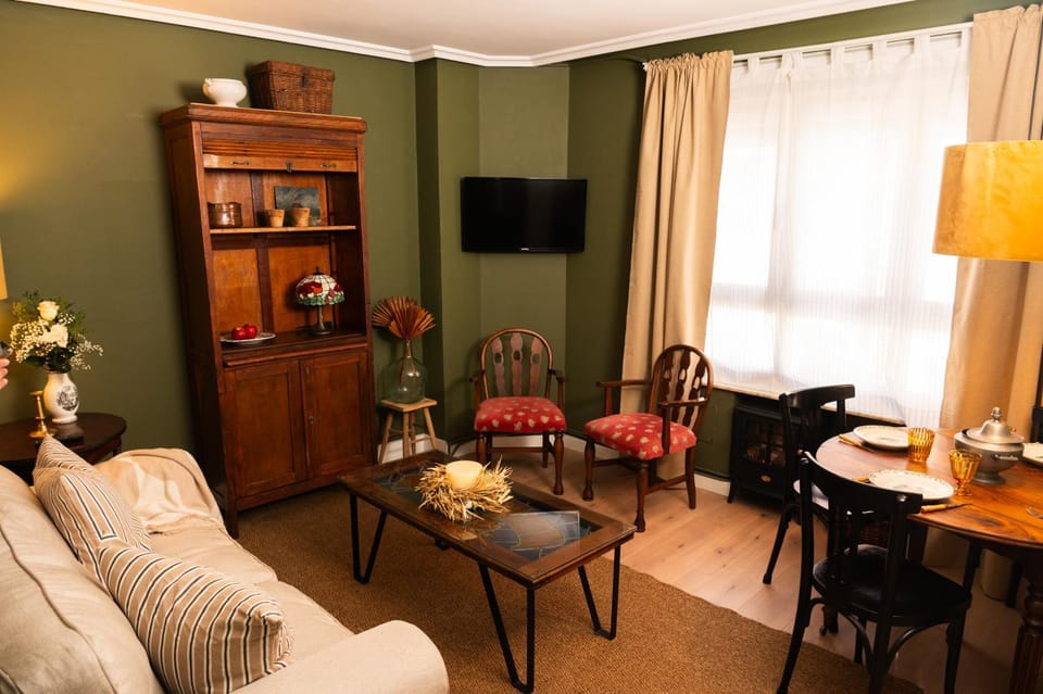 Communal lounge/ TV room