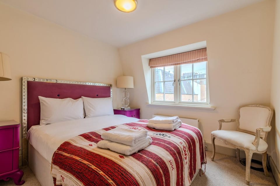 Beautiful Three Bedroom House in West London Bed and Breakfast in City of Westminster