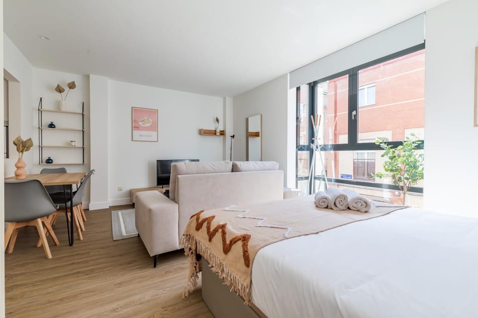 Bed, Living room, Photo of the whole room, Seating area, Bedroom, hair dresser