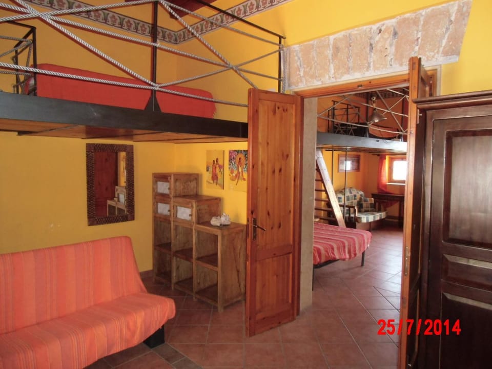 Toilet, Patio, Bathroom, TV and multimedia, Coffee/tea facilities, Balcony/Terrace, Kitchen or kitchenette, Living room, Dining area, City view, Landmark view, Sea view, Street view, young children, older children, group of guests, group of guests, cot, Family