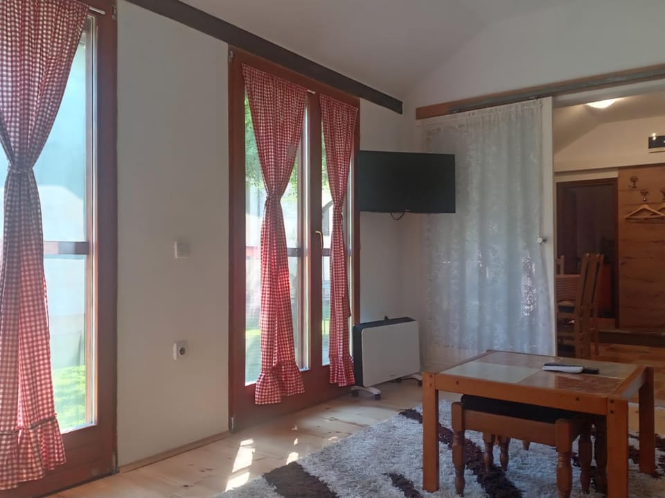 TV and multimedia, Living room, Garden view