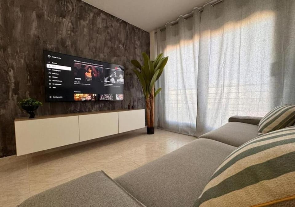 Communal lounge/ TV room, TV and multimedia, Living room, Seating area