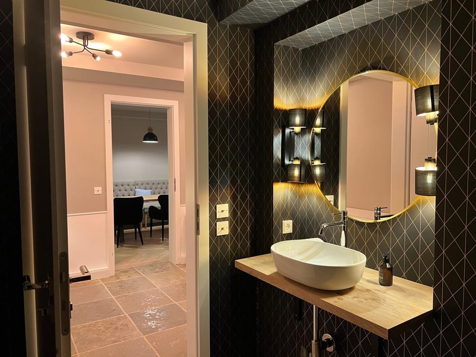 Toilet, Communal lounge/ TV room