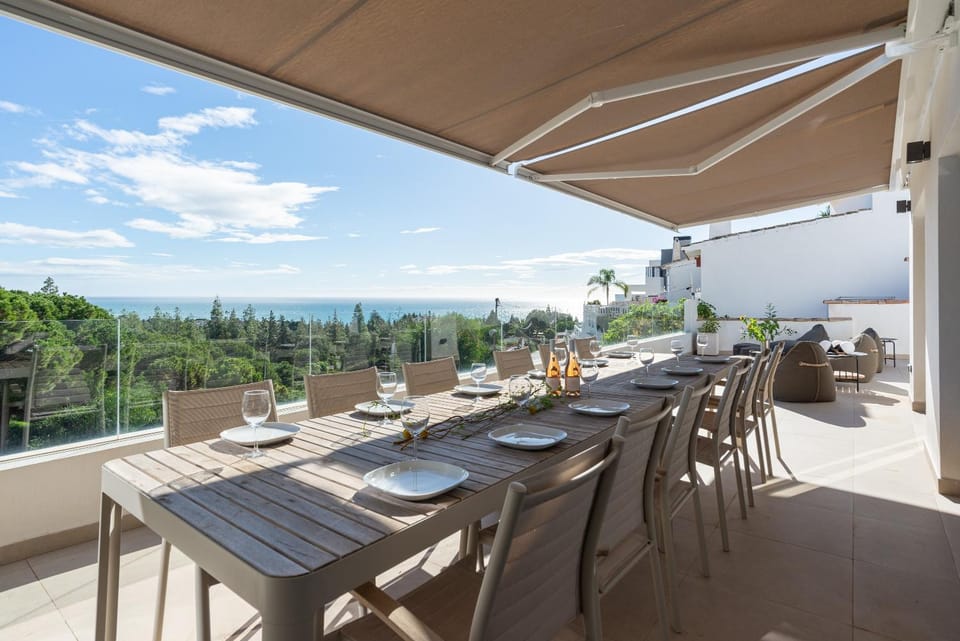 Property building, Balcony/Terrace, Living room