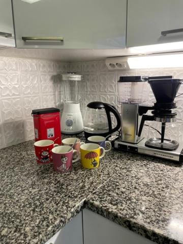Coffee/tea facilities, Kitchen or kitchenette