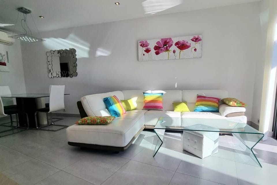 Chez K&D Appartement, piscine, mer 150m Apartment in Grimaud