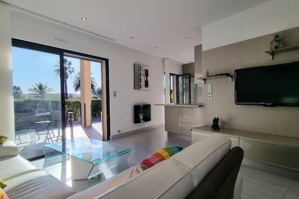 Chez K&D Appartement, piscine, mer 150m Apartment in Grimaud