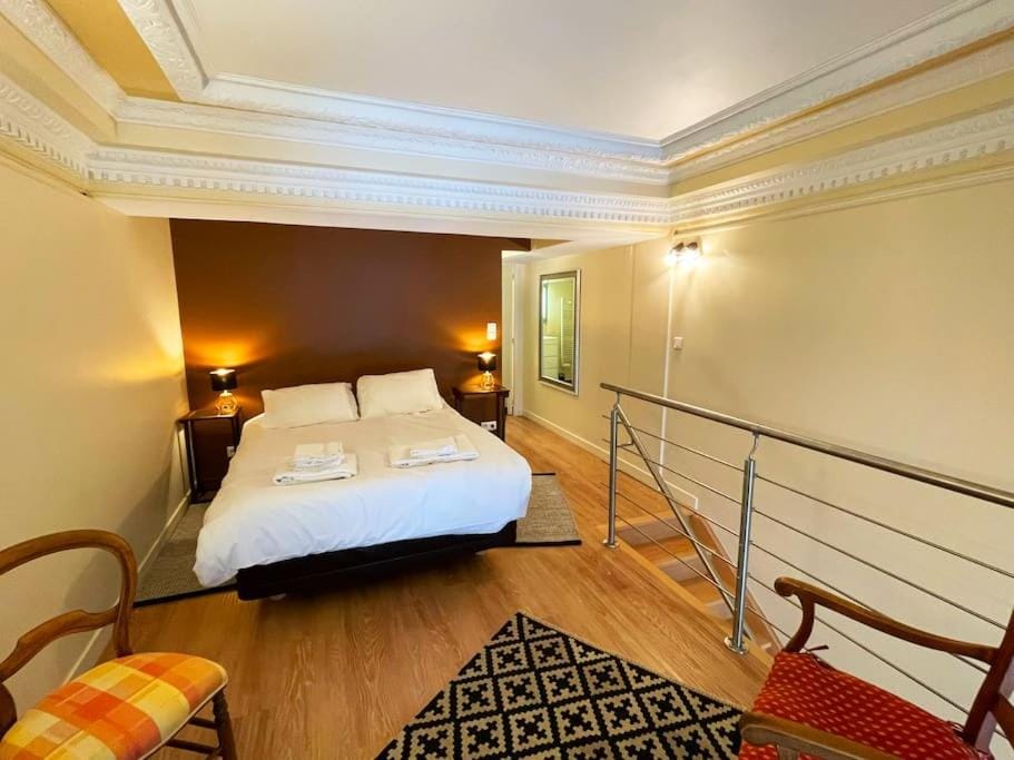 Bed, Photo of the whole room, Bedroom