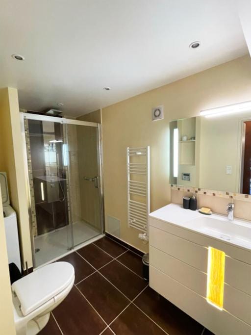 Shower, Toilet, Bathroom