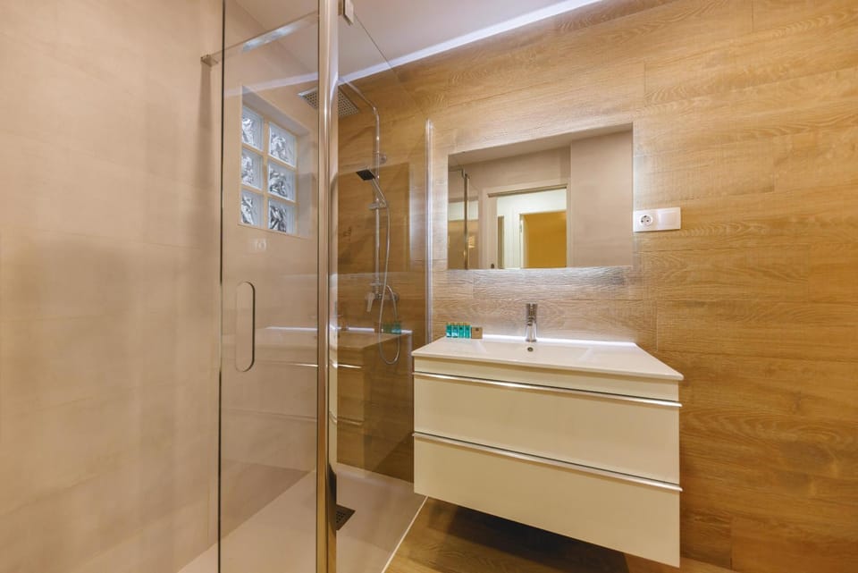 Shower, Bathroom
