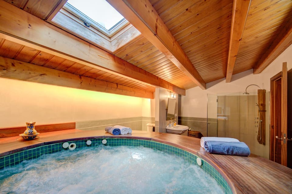 Casa Boutique Xalam " piscina climatizada, jacuzzi, billar " House in Balearic Islands