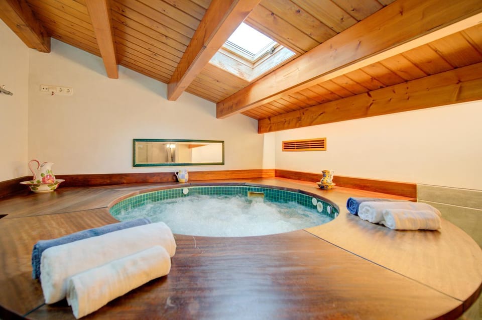 Casa Boutique Xalam " piscina climatizada, jacuzzi, billar " House in Balearic Islands