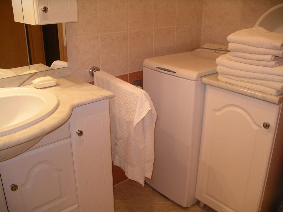 Bathroom, washing machine