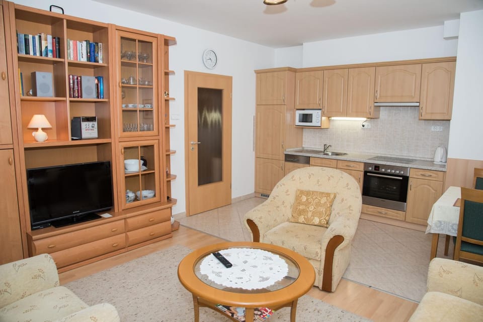 Kitchen or kitchenette, Living room