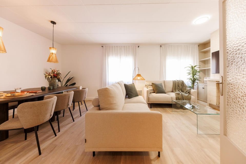 Living room, Seating area, Dining area