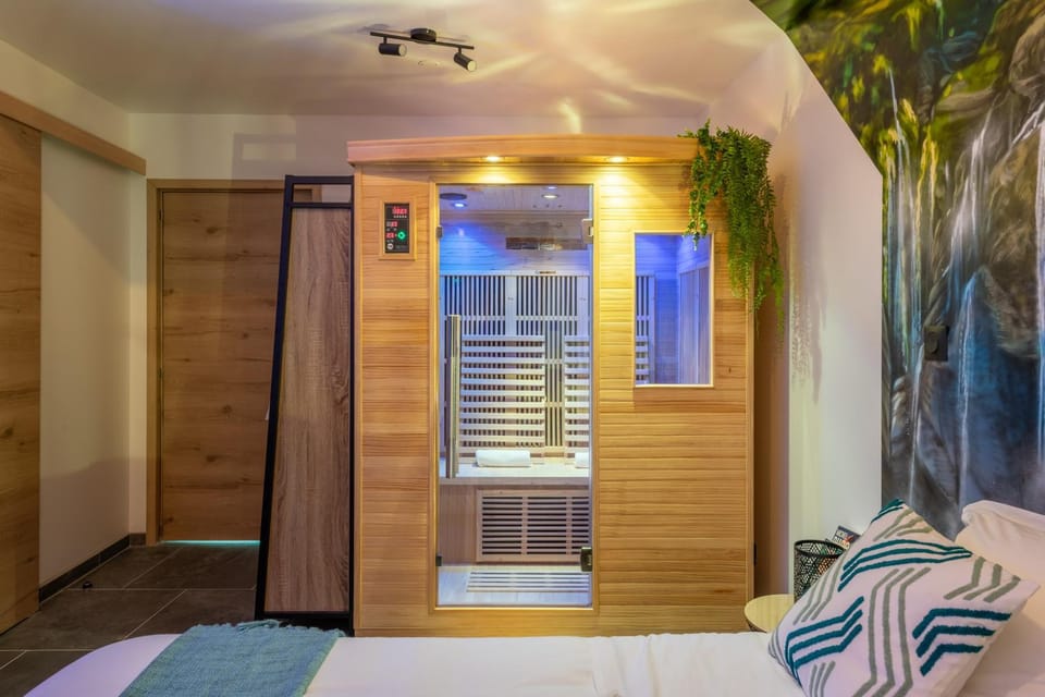 Hot Tub, Photo of the whole room