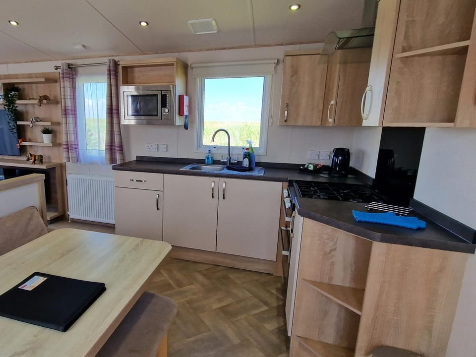 View (from property/room), Kitchen or kitchenette, Living room, Dining area