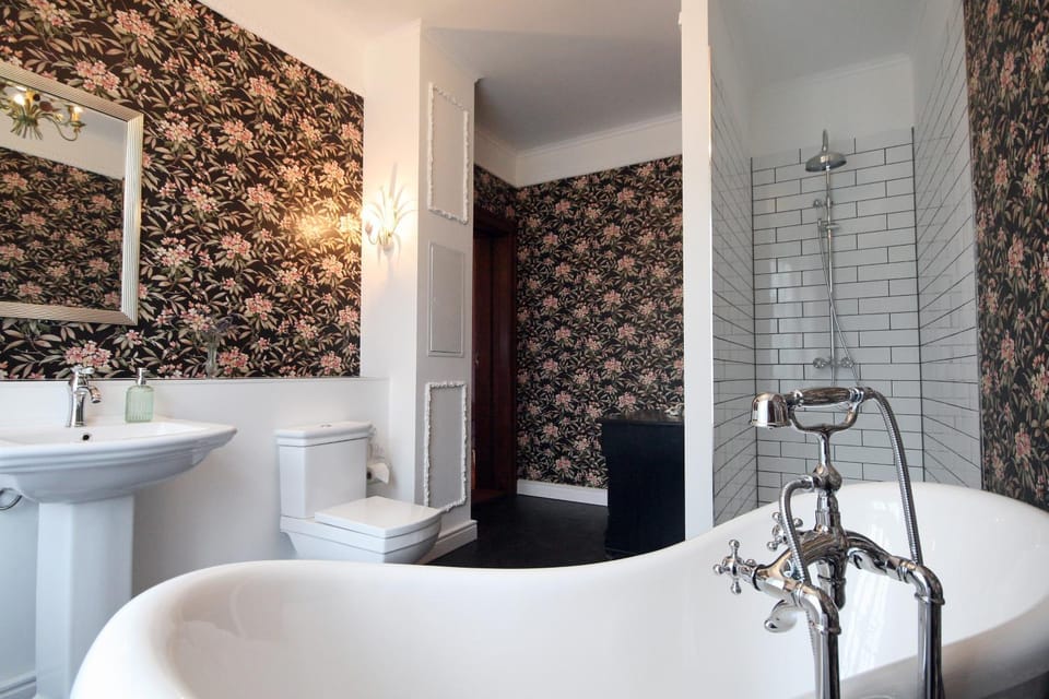 Shower, Toilet, Bathroom, Bath